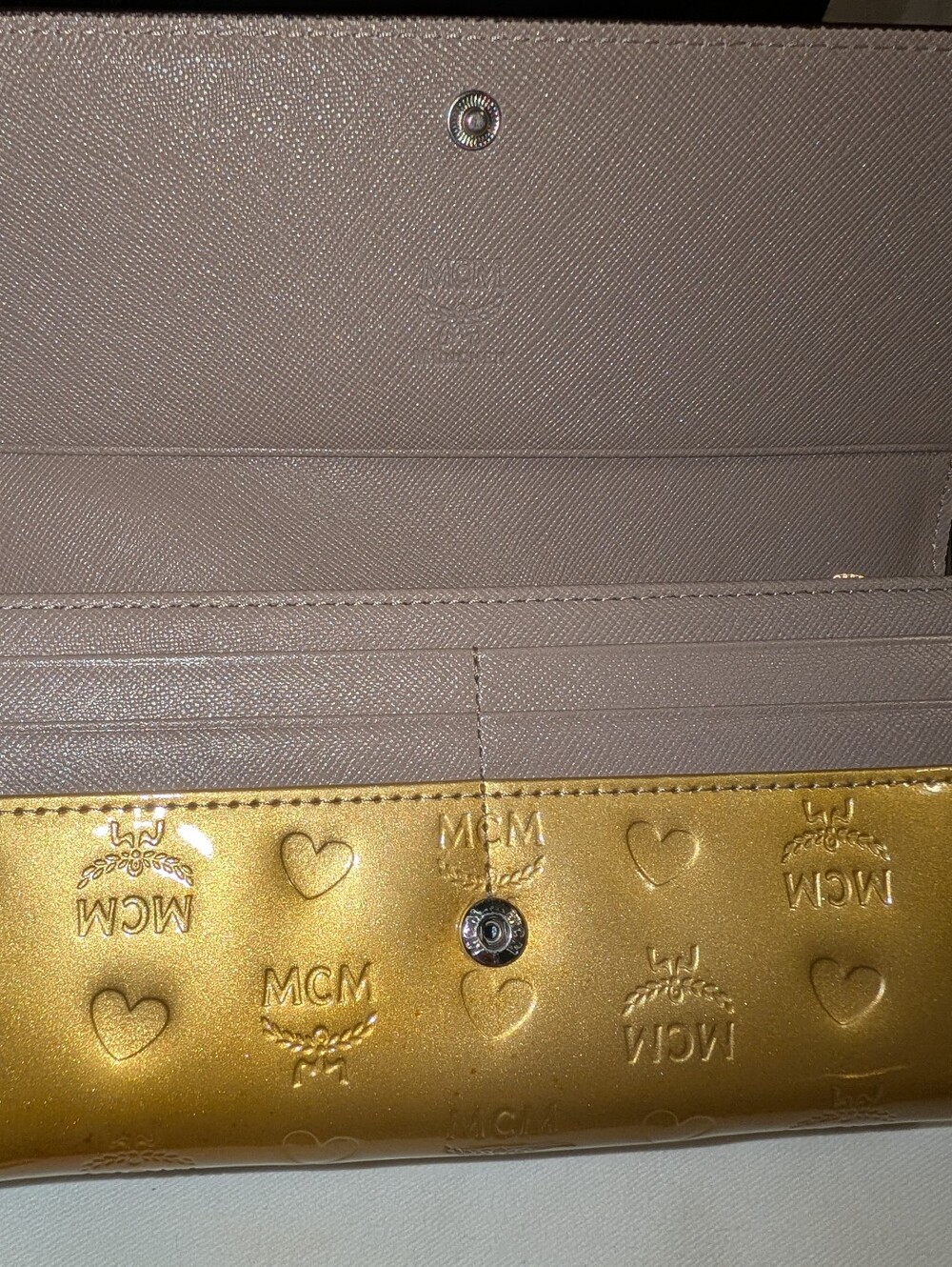 MCM Patent Leather Gold Logo Leather Wallet. LIKE NEW, NEVER USED - Picture 5 of 11
